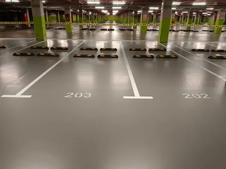 Obra de referencia con Beta Floor EP-100®: Espacio Urbano Piedra Roja