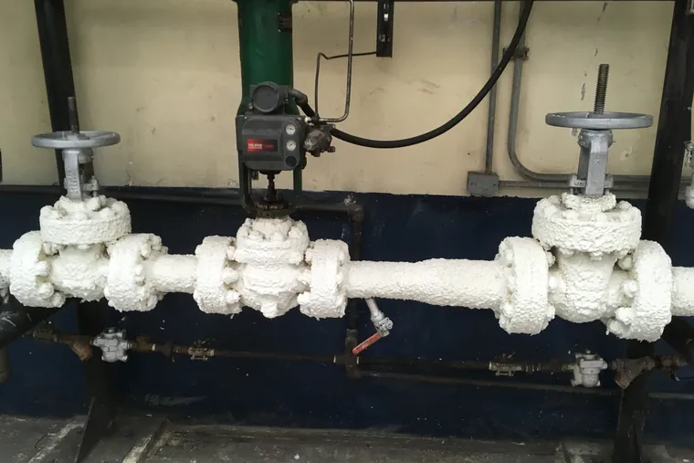 Cañerías industriales aisladas térmicamente con Hot Pipe Coating